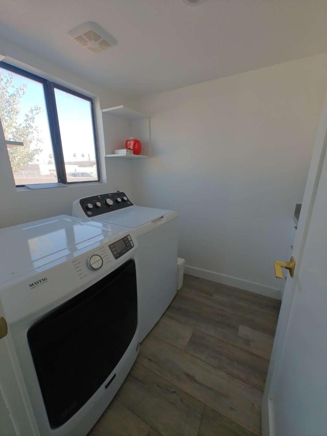 The Strip Is Just Around The Corner! Newly Renovated Luxury Modern Minimalist Villa With Large Pool! Las Vegas Eksteriør bilde