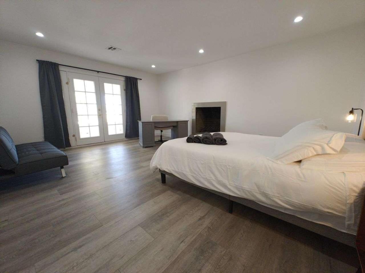 The Strip Is Just Around The Corner! Newly Renovated Luxury Modern Minimalist Villa With Large Pool! Las Vegas Eksteriør bilde