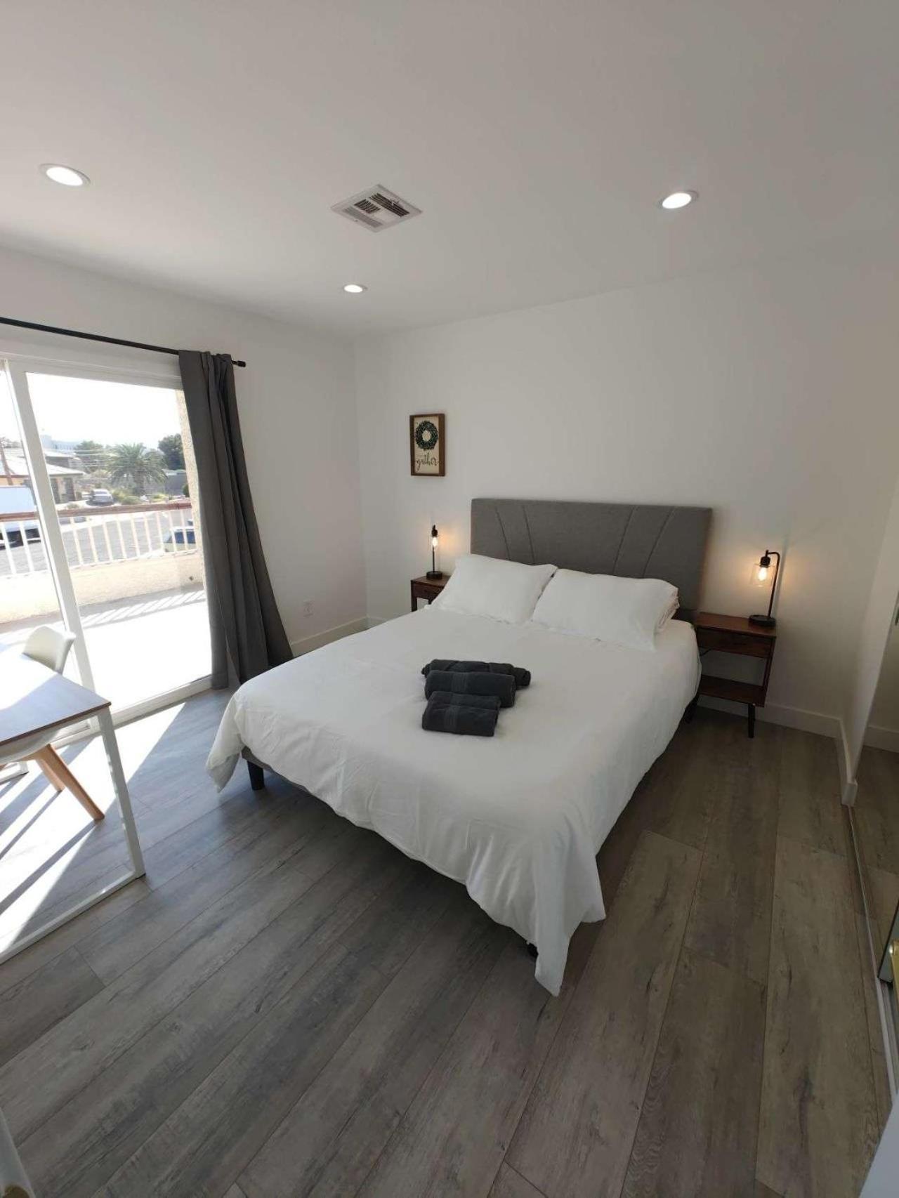 The Strip Is Just Around The Corner! Newly Renovated Luxury Modern Minimalist Villa With Large Pool! Las Vegas Eksteriør bilde