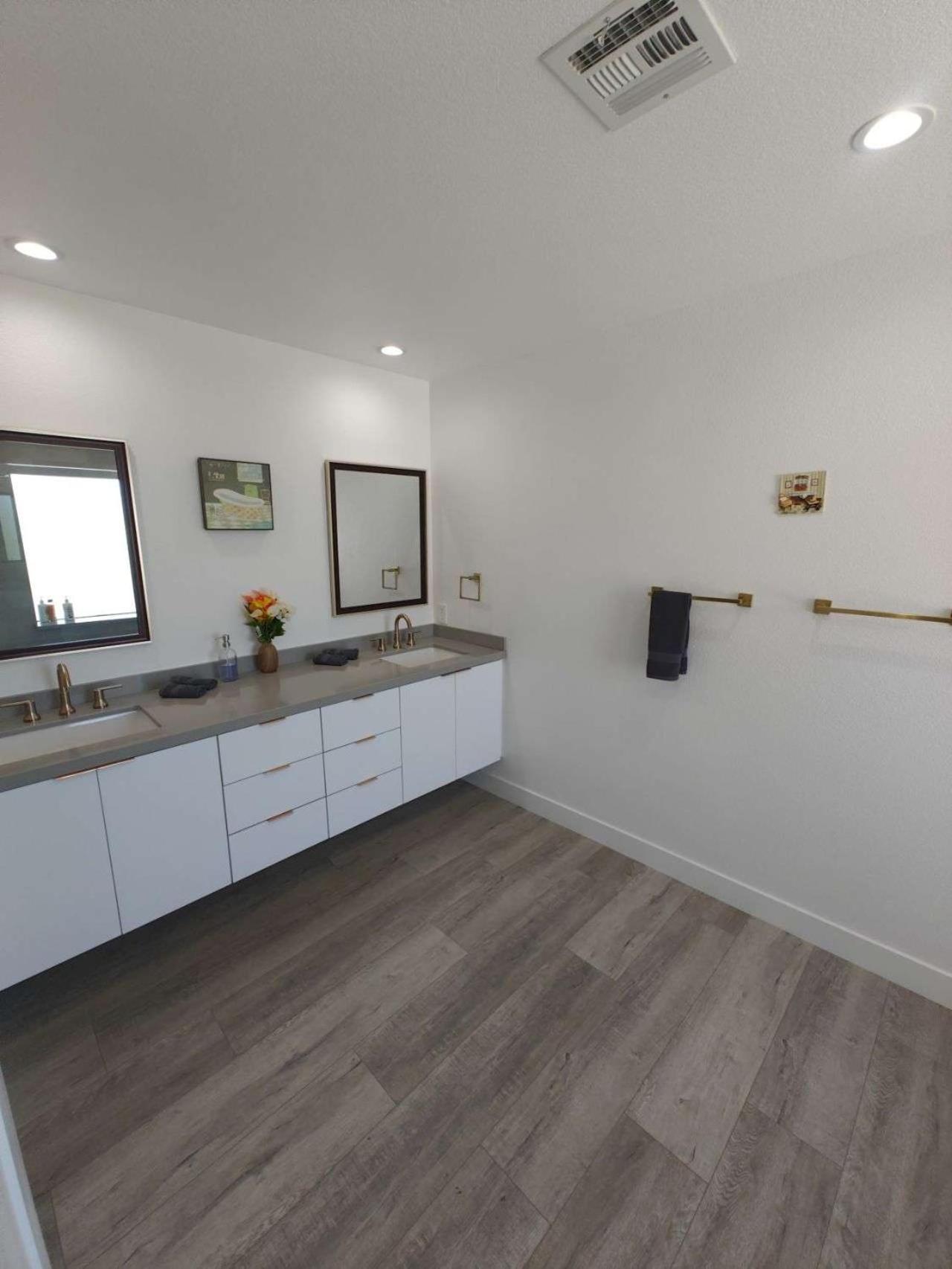 The Strip Is Just Around The Corner! Newly Renovated Luxury Modern Minimalist Villa With Large Pool! Las Vegas Eksteriør bilde
