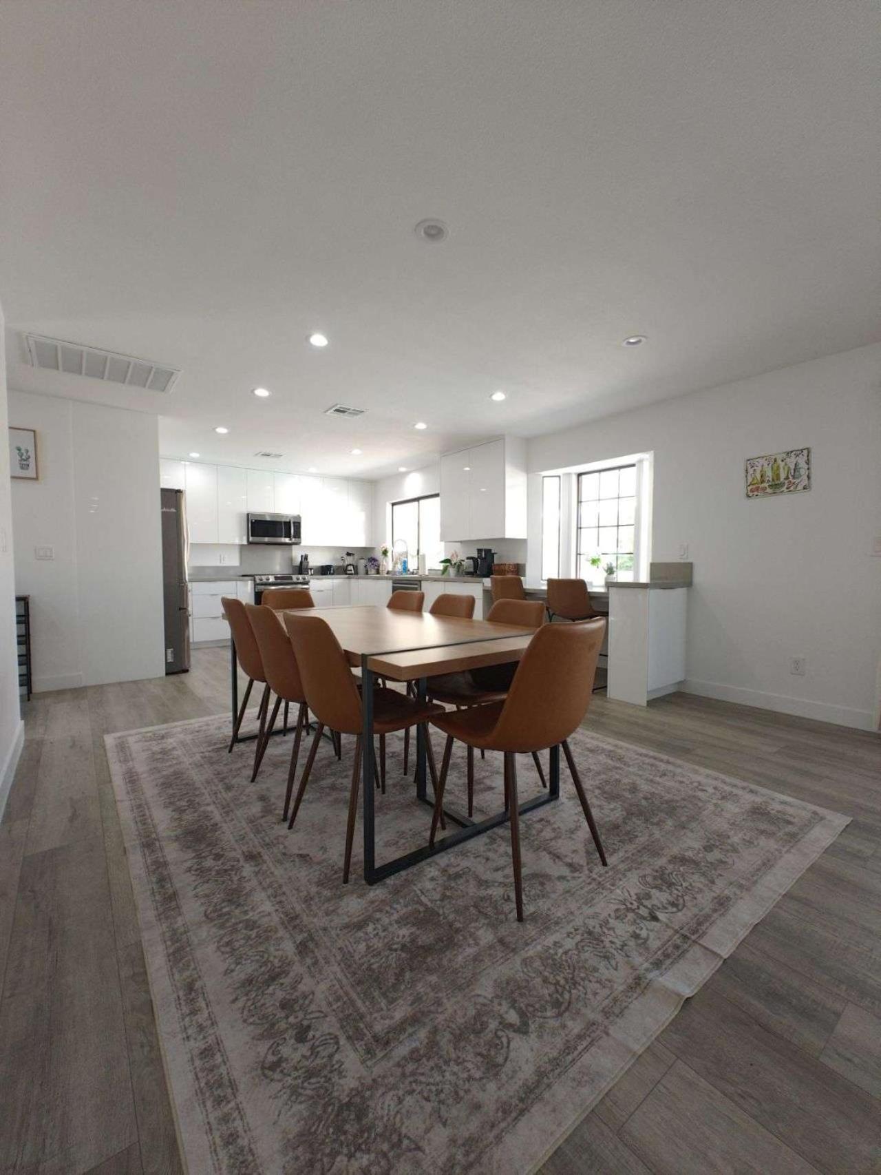The Strip Is Just Around The Corner! Newly Renovated Luxury Modern Minimalist Villa With Large Pool! Las Vegas Eksteriør bilde
