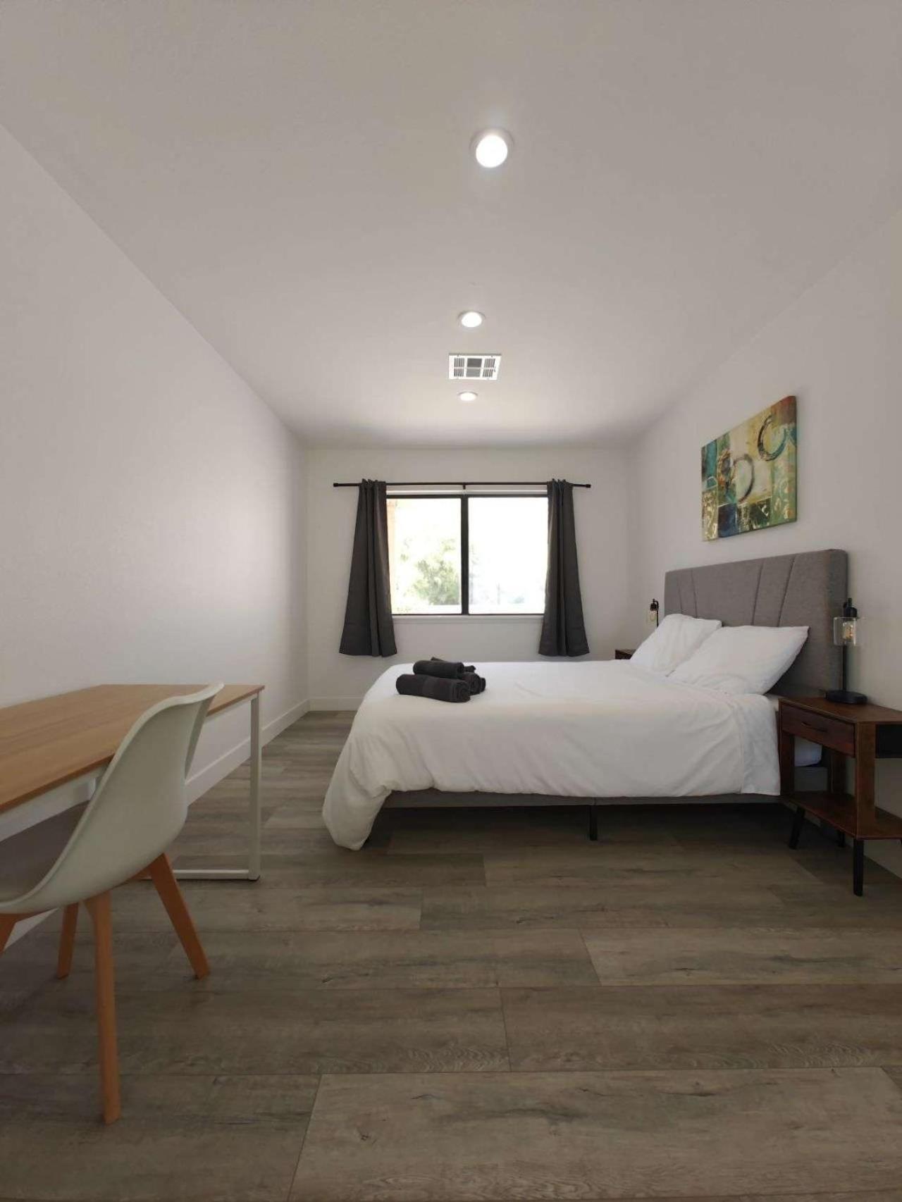 The Strip Is Just Around The Corner! Newly Renovated Luxury Modern Minimalist Villa With Large Pool! Las Vegas Eksteriør bilde